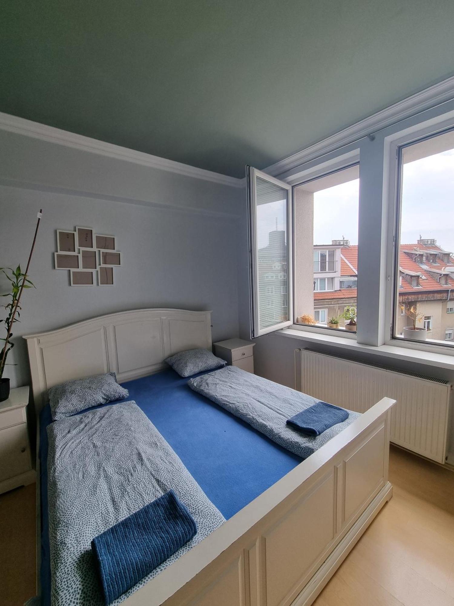 Big 4 Room Huge Apartment ブラチスラヴァ エクステリア 写真