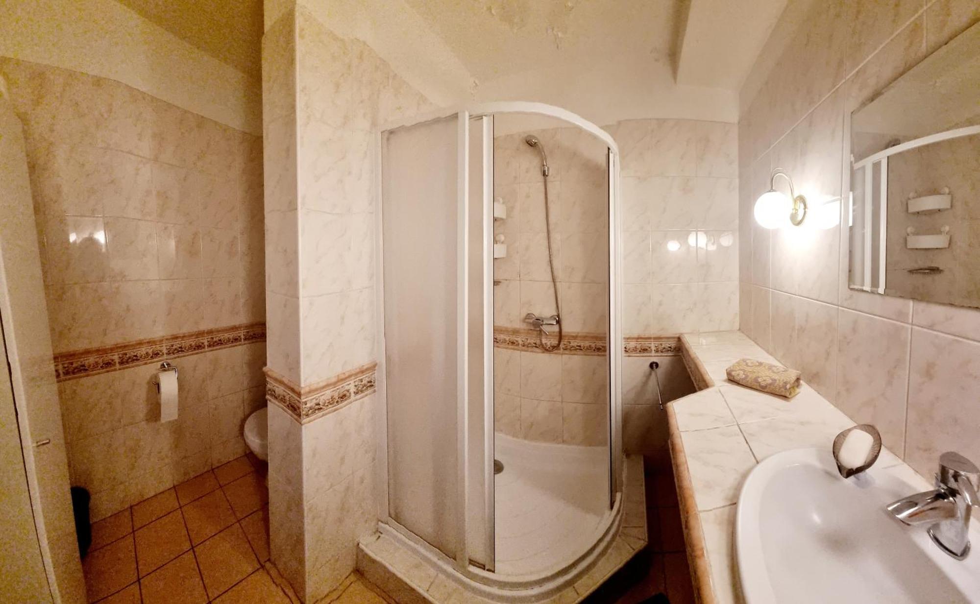 Big 4 Room Huge Apartment ブラチスラヴァ エクステリア 写真