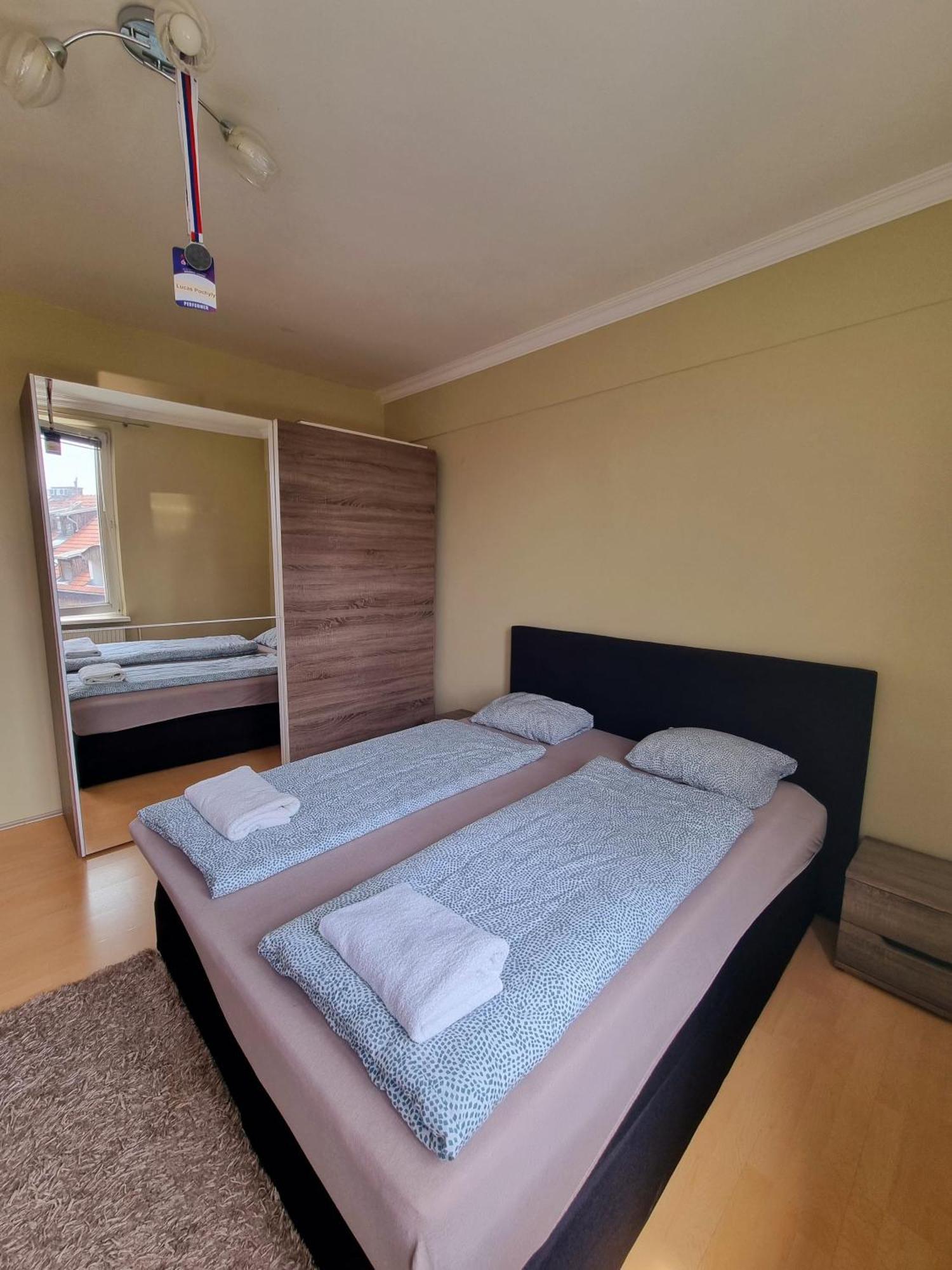 Big 4 Room Huge Apartment ブラチスラヴァ エクステリア 写真